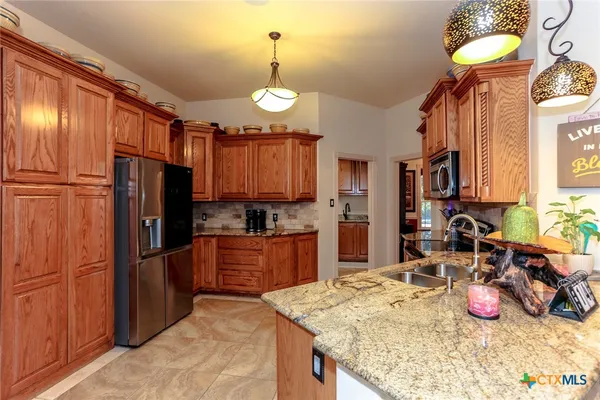 $699,999 | 301 County Road 4772, Kempner, TX 76539