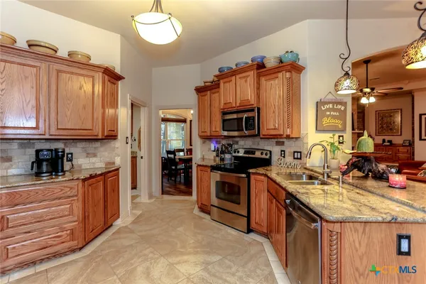 $699,999 | 301 County Road 4772, Kempner, TX 76539