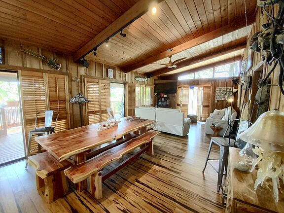 136 Palermo Drive Islamorada, FL 33036 - Photo 14 of 38 a outdoor space with wooden floor