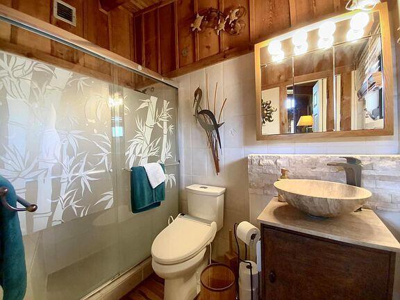 136 Palermo Drive Islamorada, FL 33036 - Photo 23 of 38 a bathroom with a sink and toilet