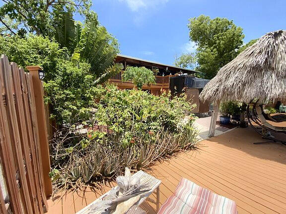 136 Palermo Drive Islamorada, FL 33036 - Photo 32 of 38 a backyard of a house with lots of green space