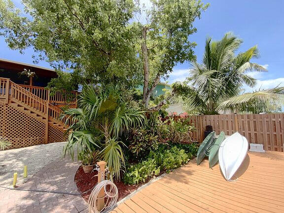 136 Palermo Drive Islamorada, FL 33036 - Photo 34 of 38 a view of a backyard with plants and wooden fence