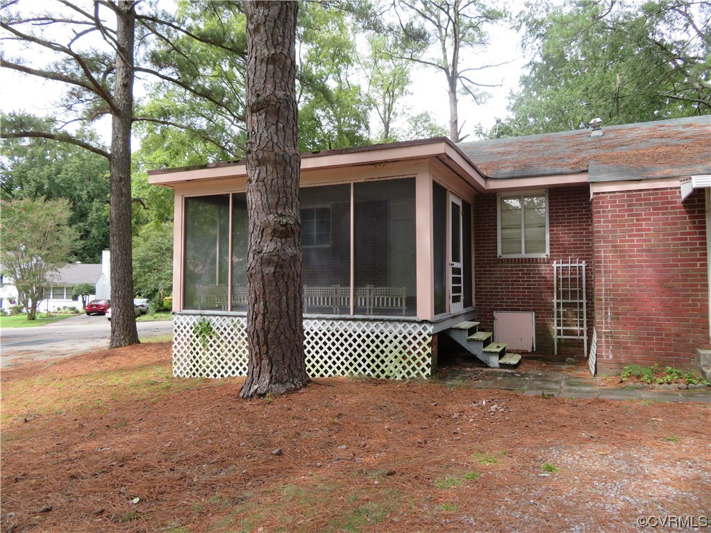 1018 Hampton Road Petersburg, VA 23805 - Photo 4 of 39 Gallery Image 4