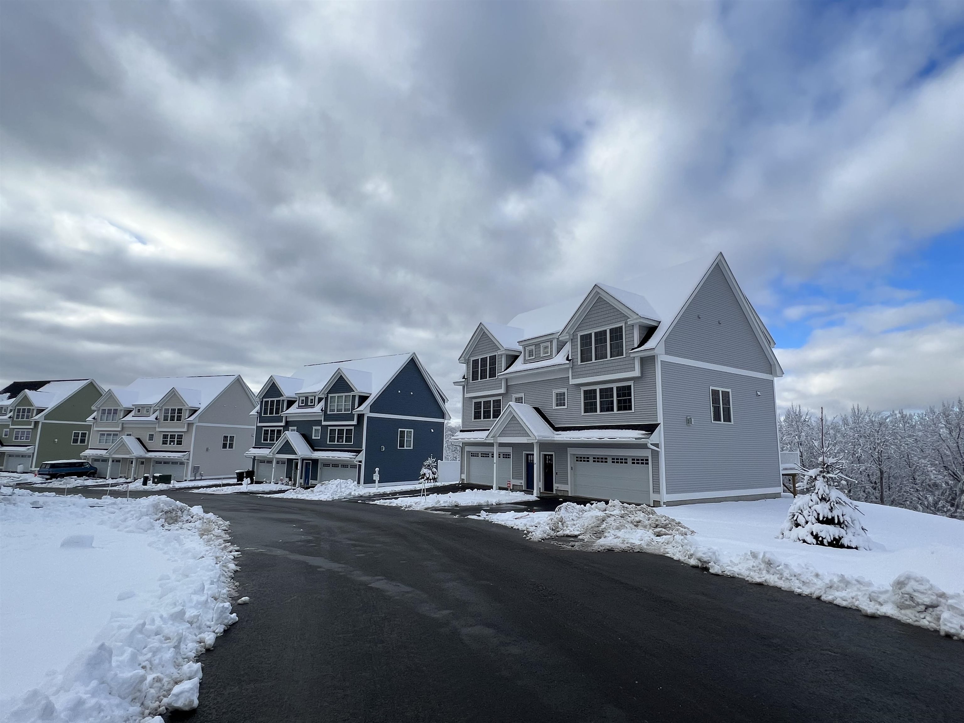 33 Green Road, Unit 40 Newmarket, NH 03857 - Photo 1 of 14 Gallery Image 1