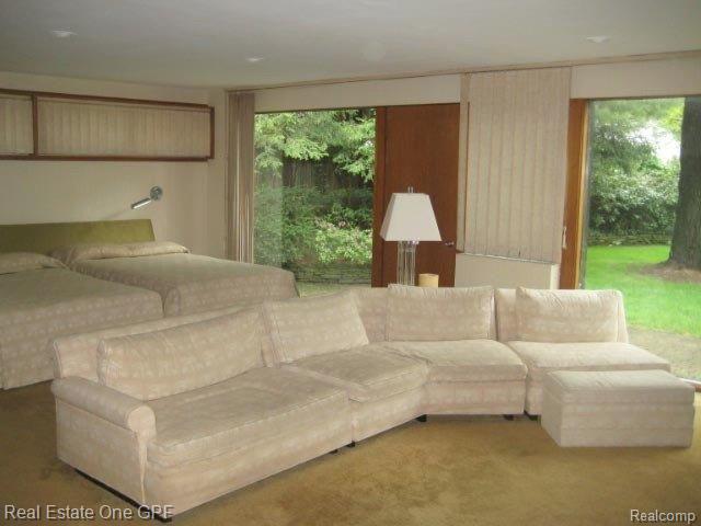 55 Vendome Road Grosse Pointe, MI 48236 - Photo 7 of 13 IMG_1981