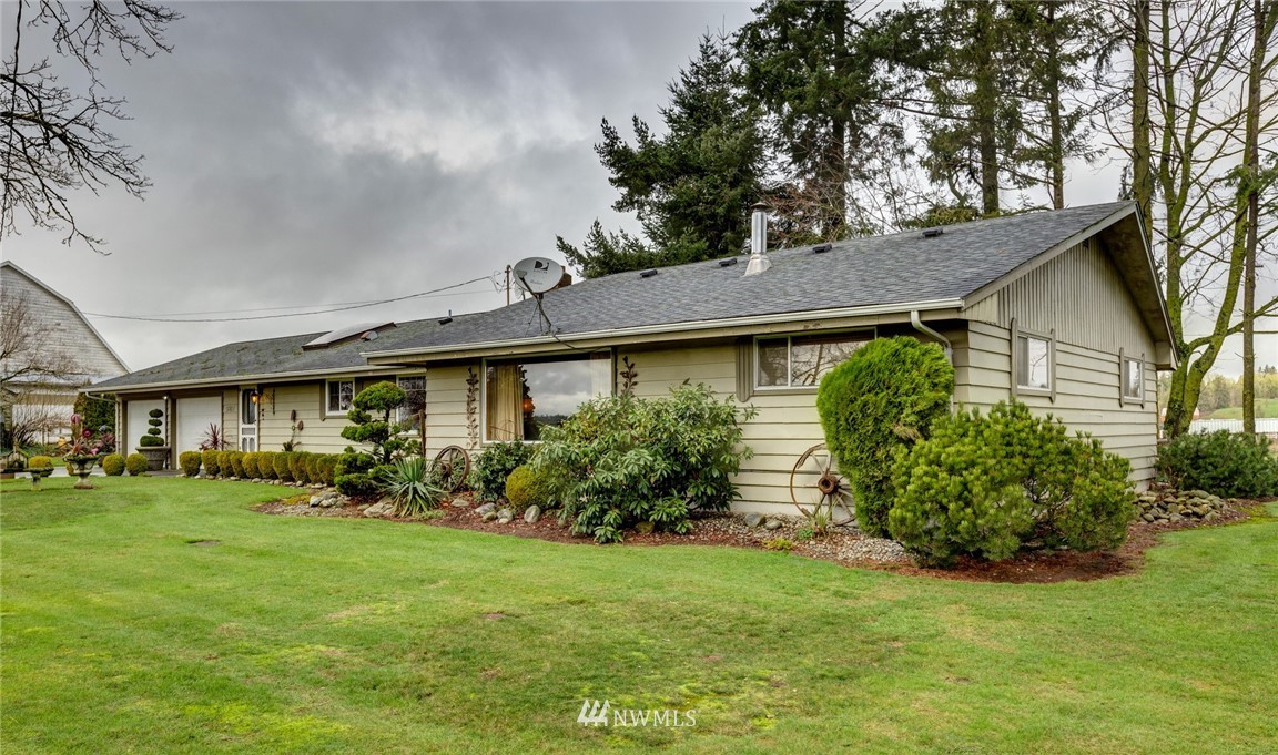 9807 Benson Road Lynden, WA 98264 - Photo 3 of 25