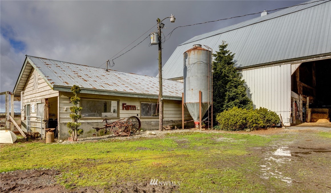 9807 Benson Road Lynden, WA 98264 - Photo 22 of 25