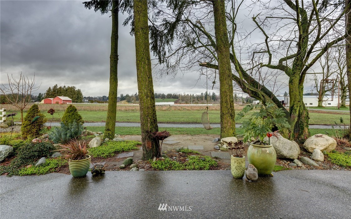 9807 Benson Road Lynden, WA 98264 - Photo 5 of 25