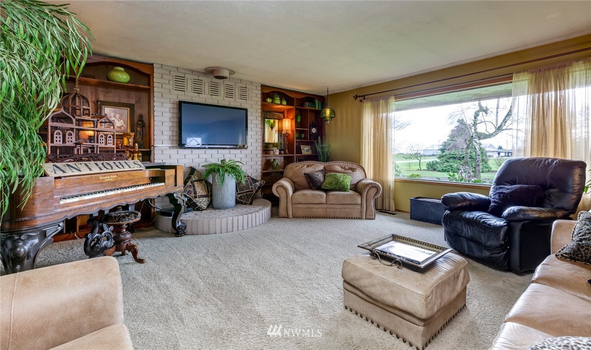 9807 Benson Road Lynden, WA 98264 - Photo 8 of 25