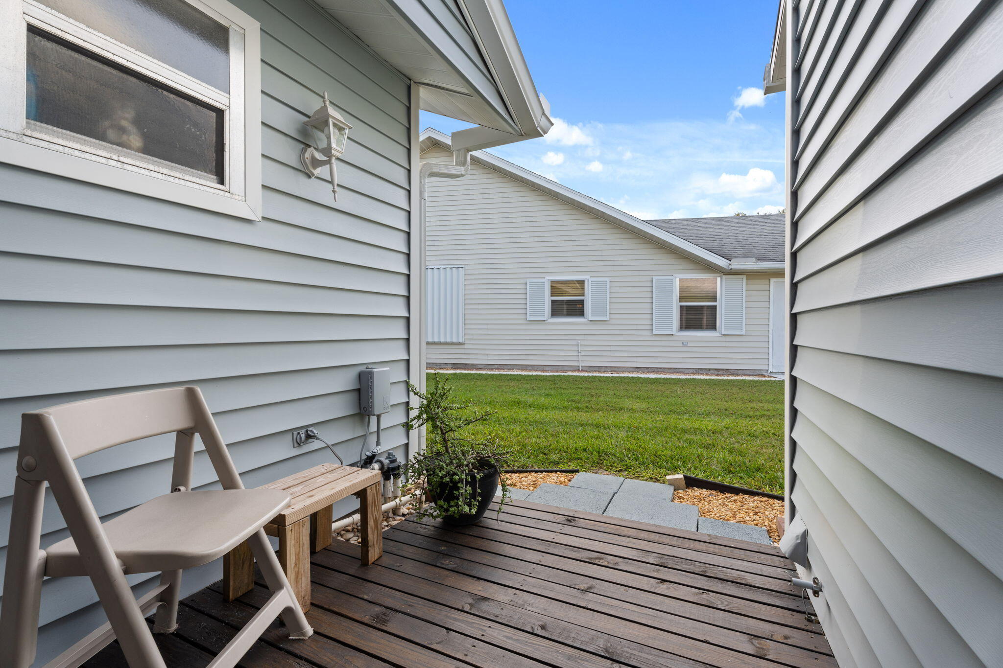 3822 Southeast Canvasback Place Stuart, FL 34997 - Photo 10 of 38 a view of a backyard with sitting area