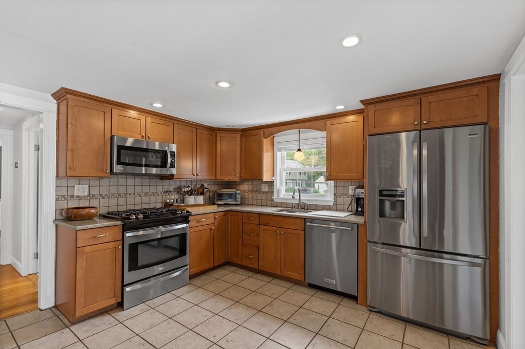 4 Branch Road Weymouth, MA 02190 - Photo 7 of 32