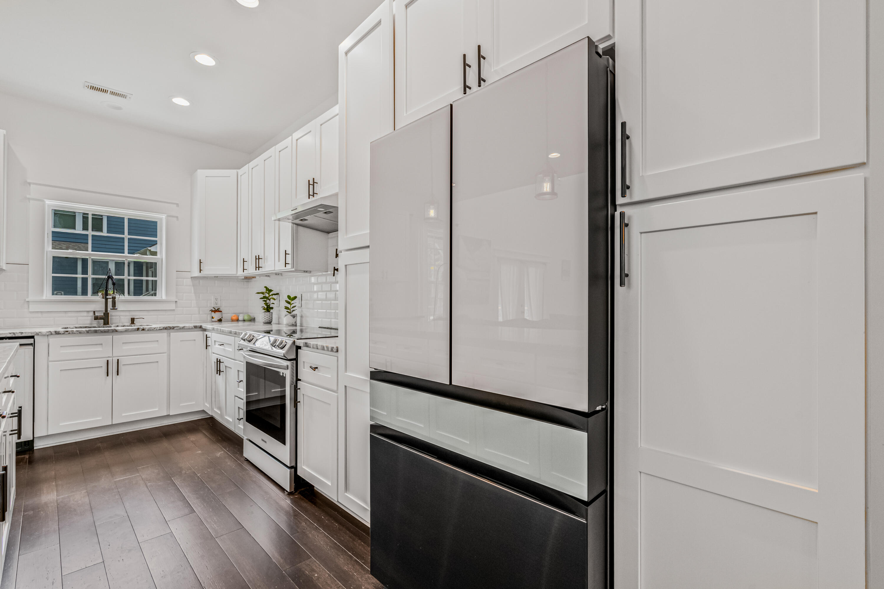 5681 Captain Kidd Road Hollywood, SC 29449 - Photo 19 of 49 Kitchen