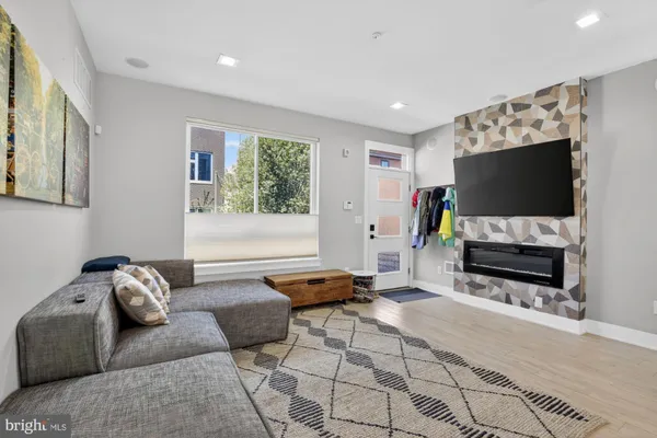 $3,750 | 722 East Thompson Street, Philadelphia, PA 19125