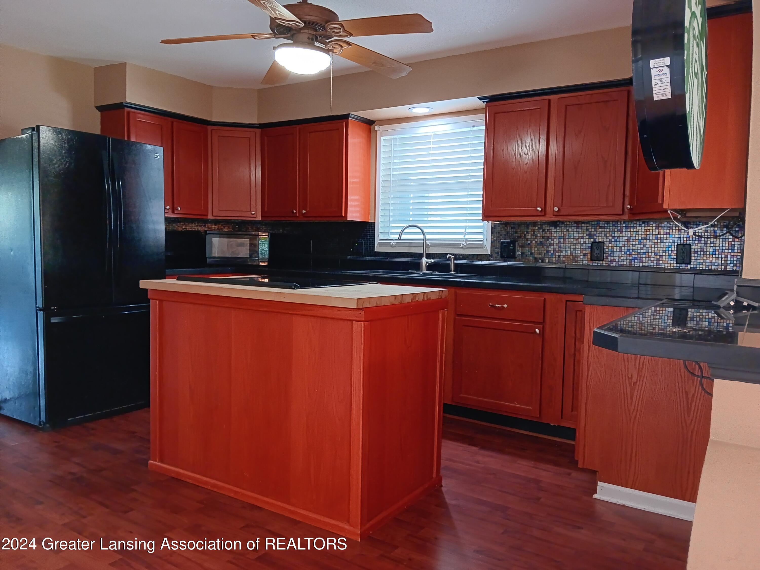 609 2nd Street Fenton, MI 48430 - Photo 3 of 18 20240702_082543