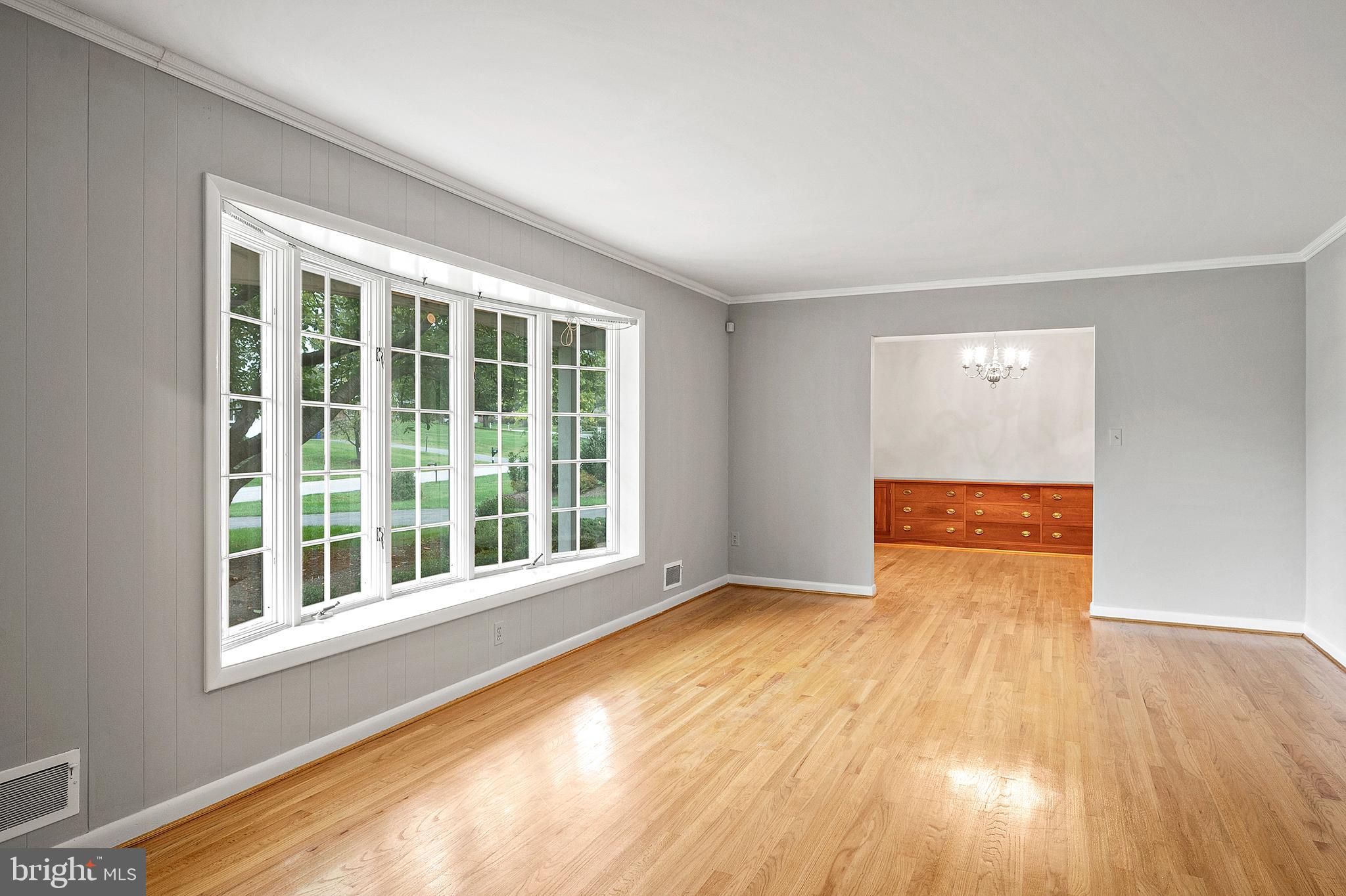 3929 Hawthorne Road Ellicott City, MD 21042 - Photo 11 of 37 Living Room