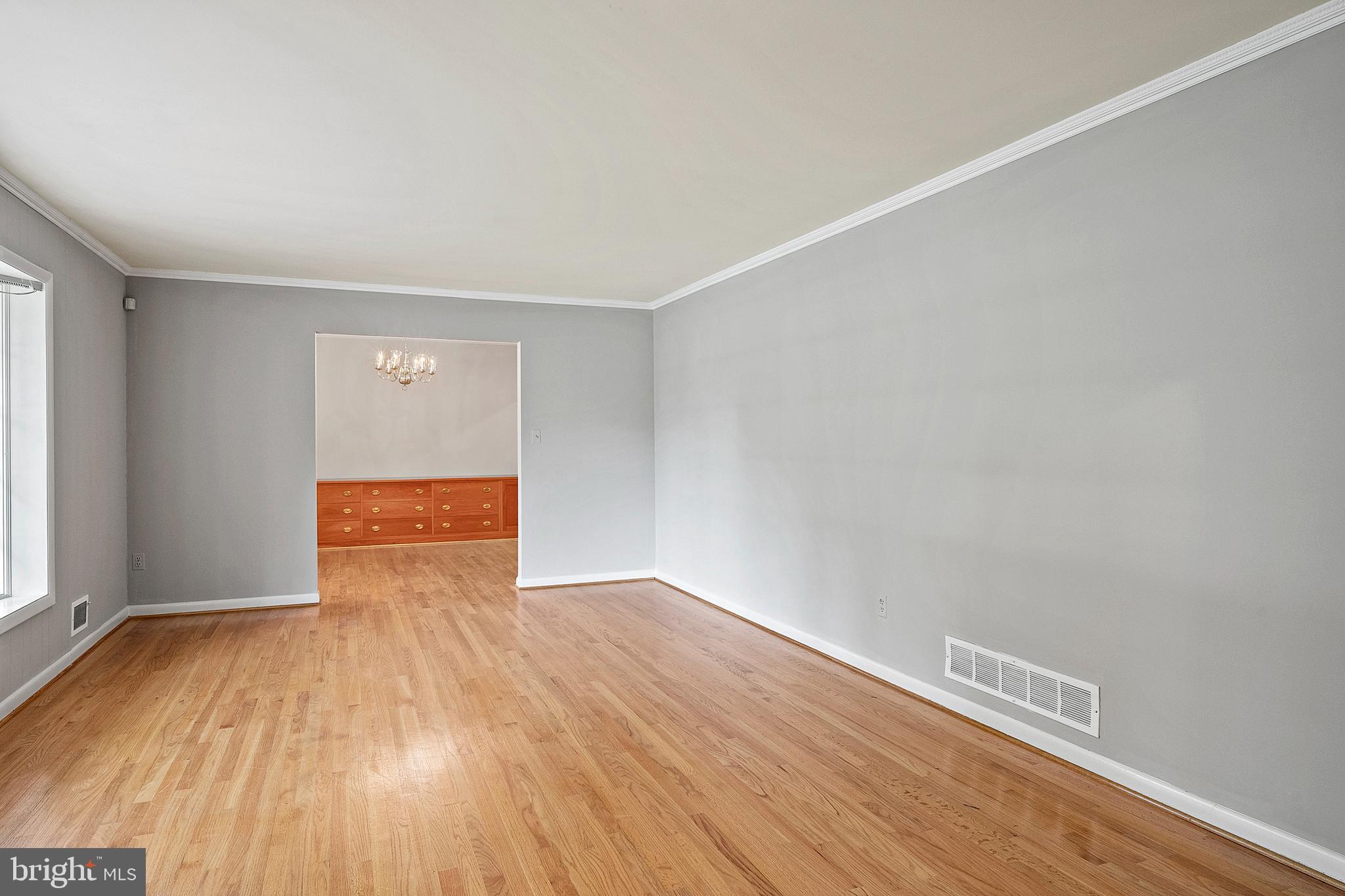 3929 Hawthorne Road Ellicott City, MD 21042 - Photo 12 of 37 Living Room