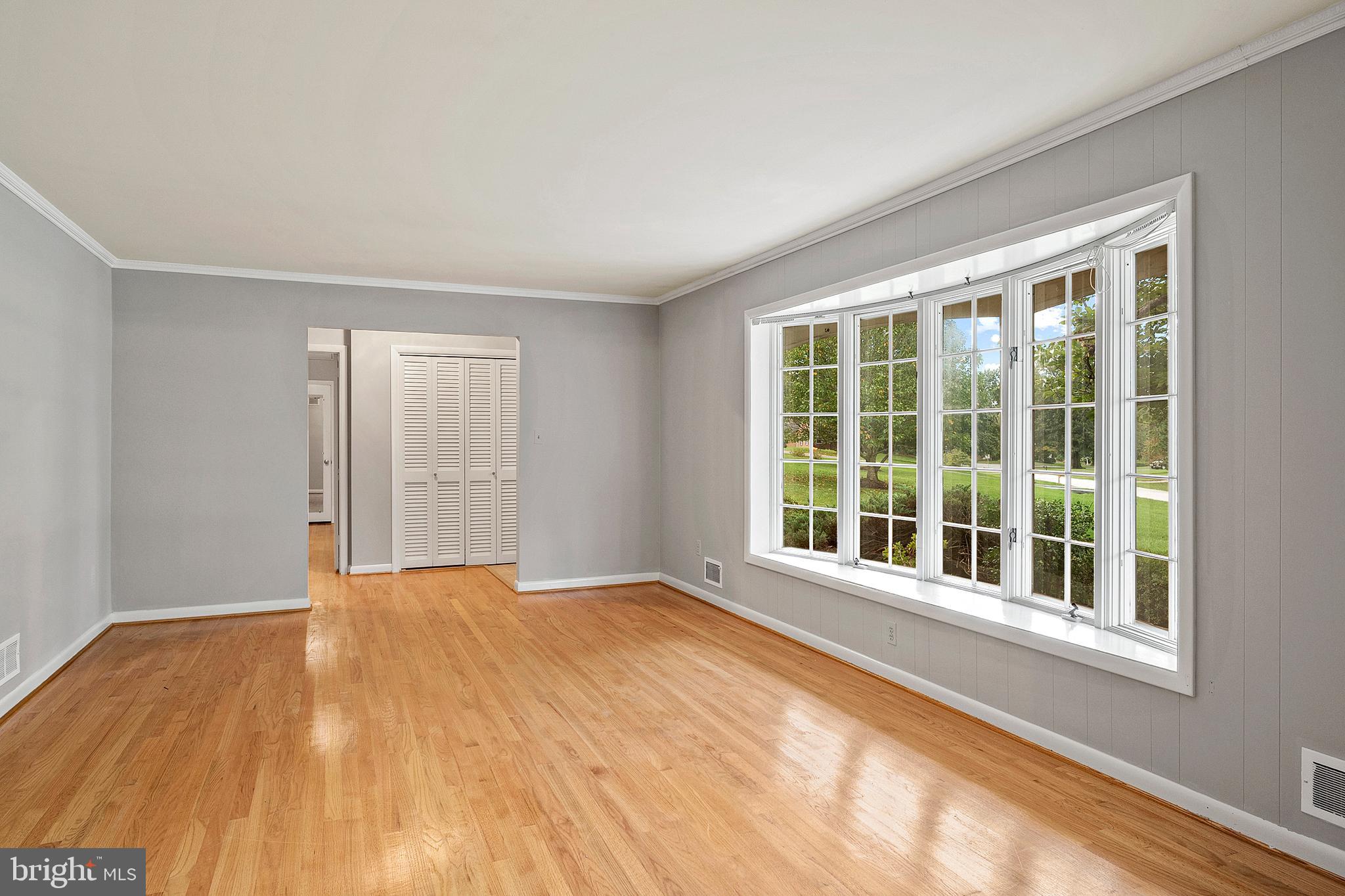 3929 Hawthorne Road Ellicott City, MD 21042 - Photo 13 of 37 Living Room