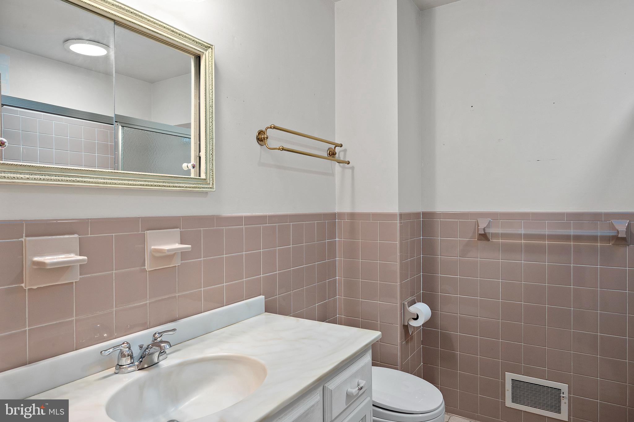 3929 Hawthorne Road Ellicott City, MD 21042 - Photo 23 of 37 Bath 2