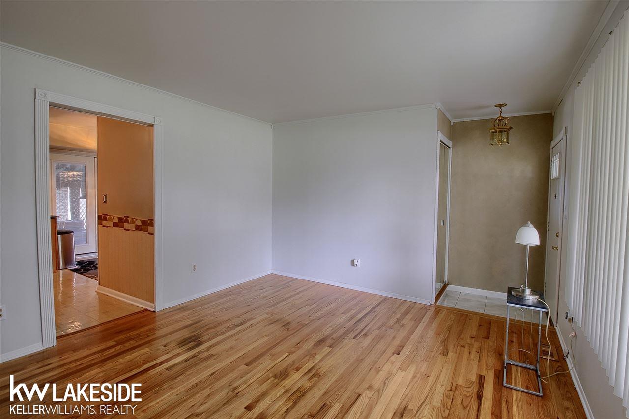 30221 Hayes Road Warren, MI 48088 - Photo 7 of 33 50012665-6.JPG