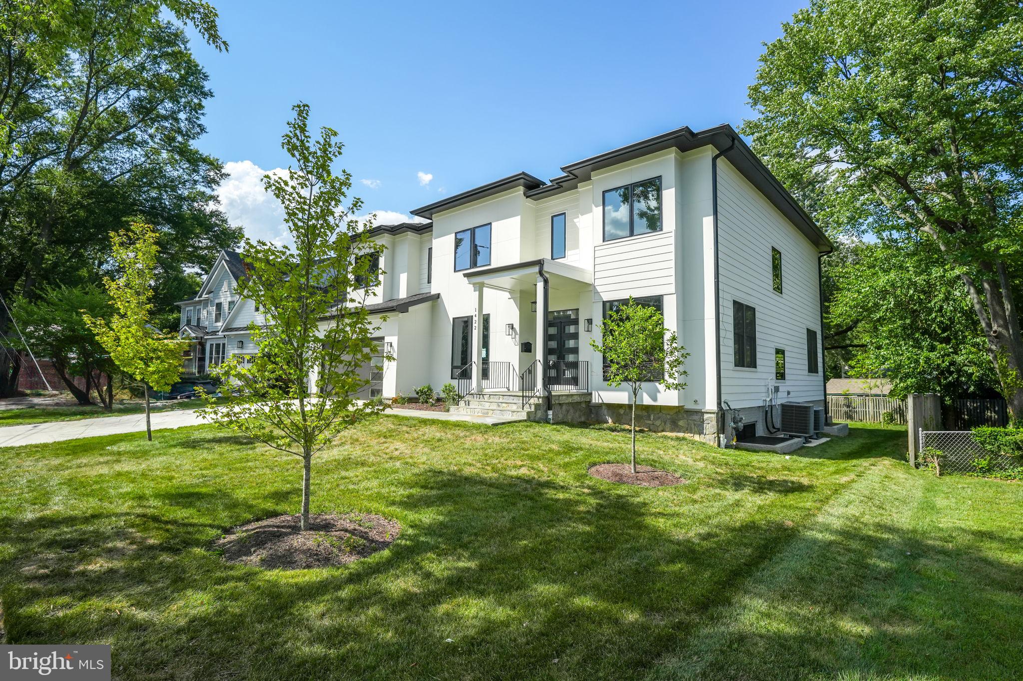 1422 Mayflower Drive McLean, VA 22101 - Photo 3 of 67 Welcome to 1422 Mayflower Dr!