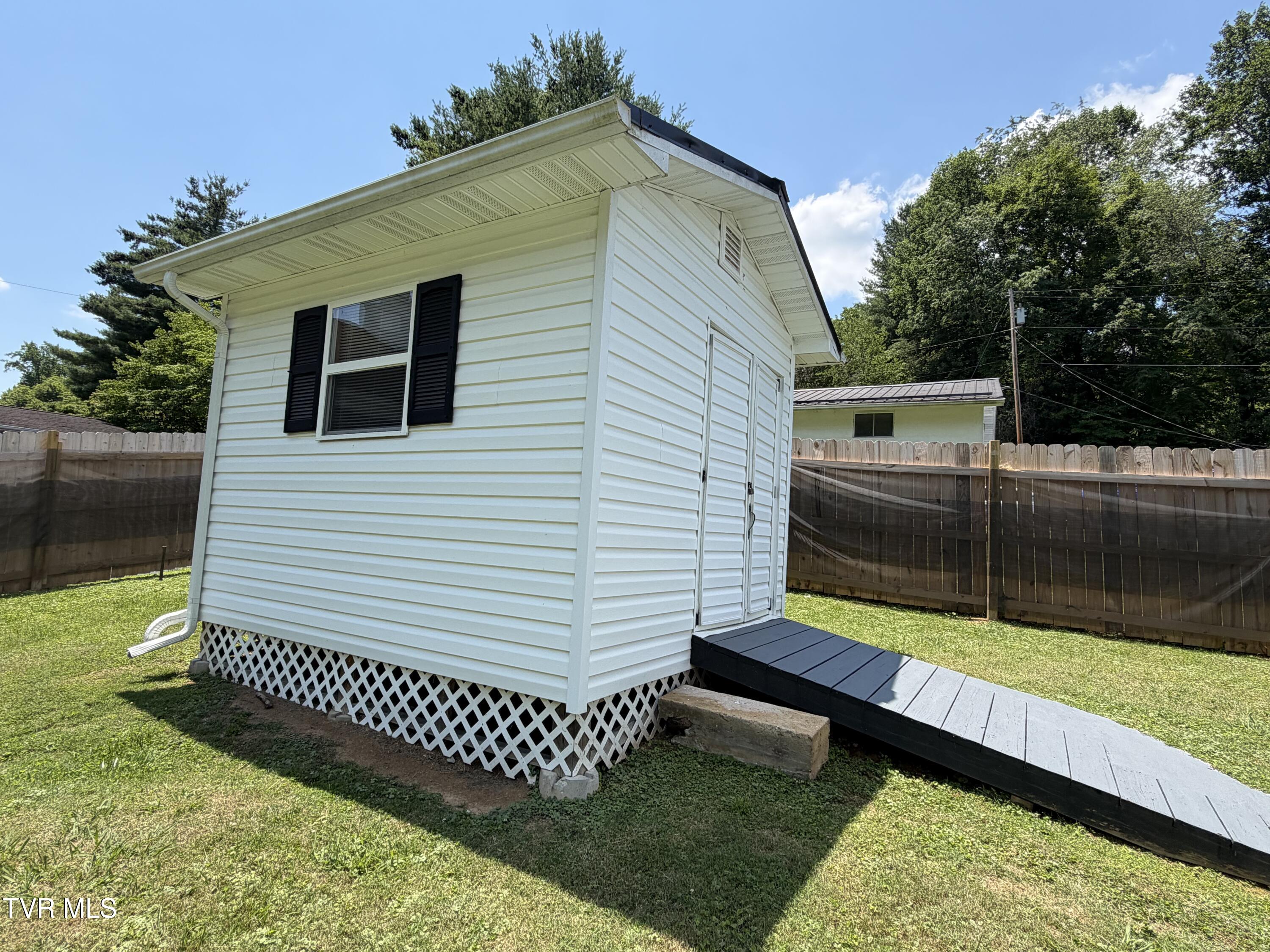 103 Commodore Avenue Elizabethton, TN 37643 - Photo 38 of 45 IMG_0707