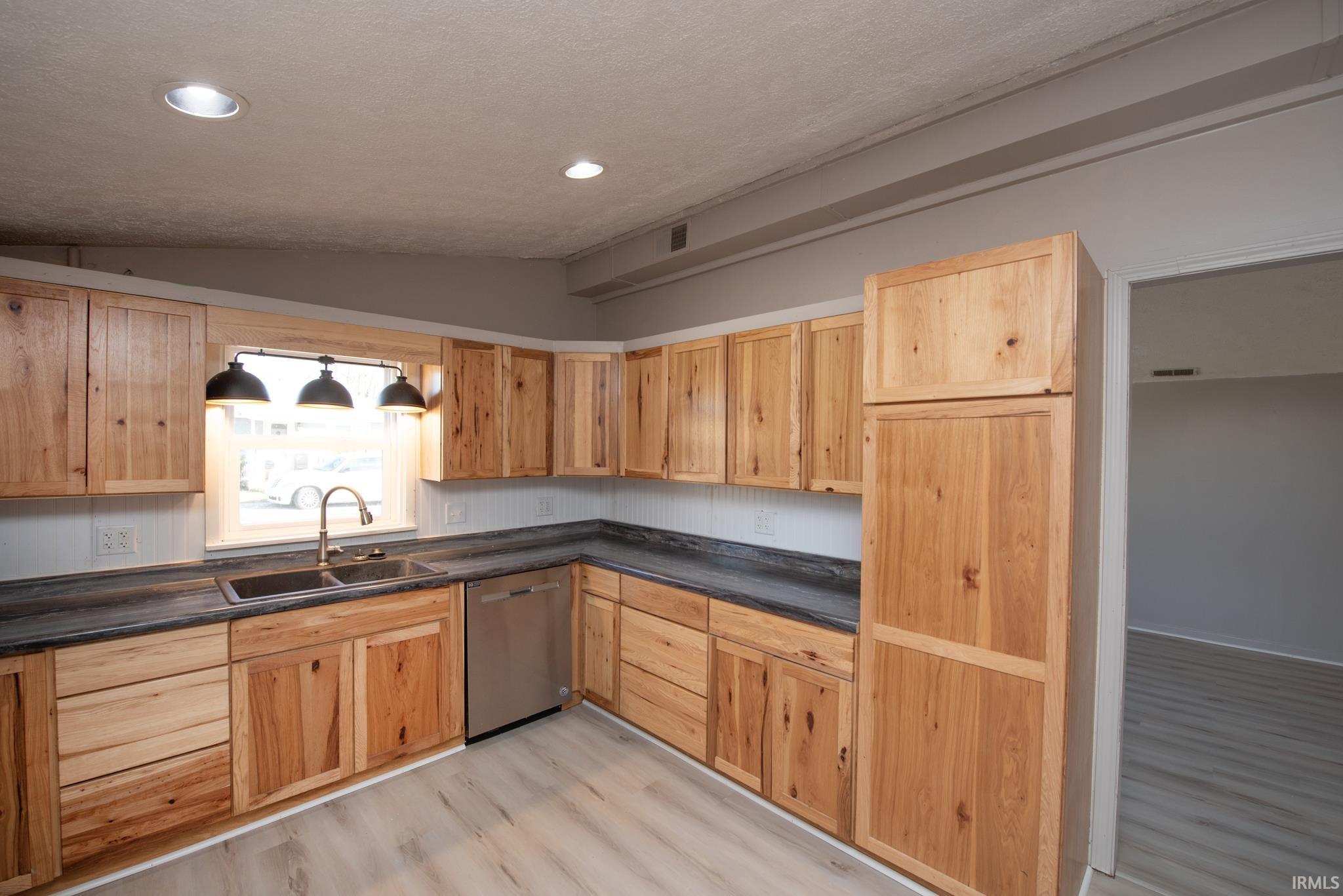 708 Evans Street Lebanon, IN 46052 - Photo 11 of 28