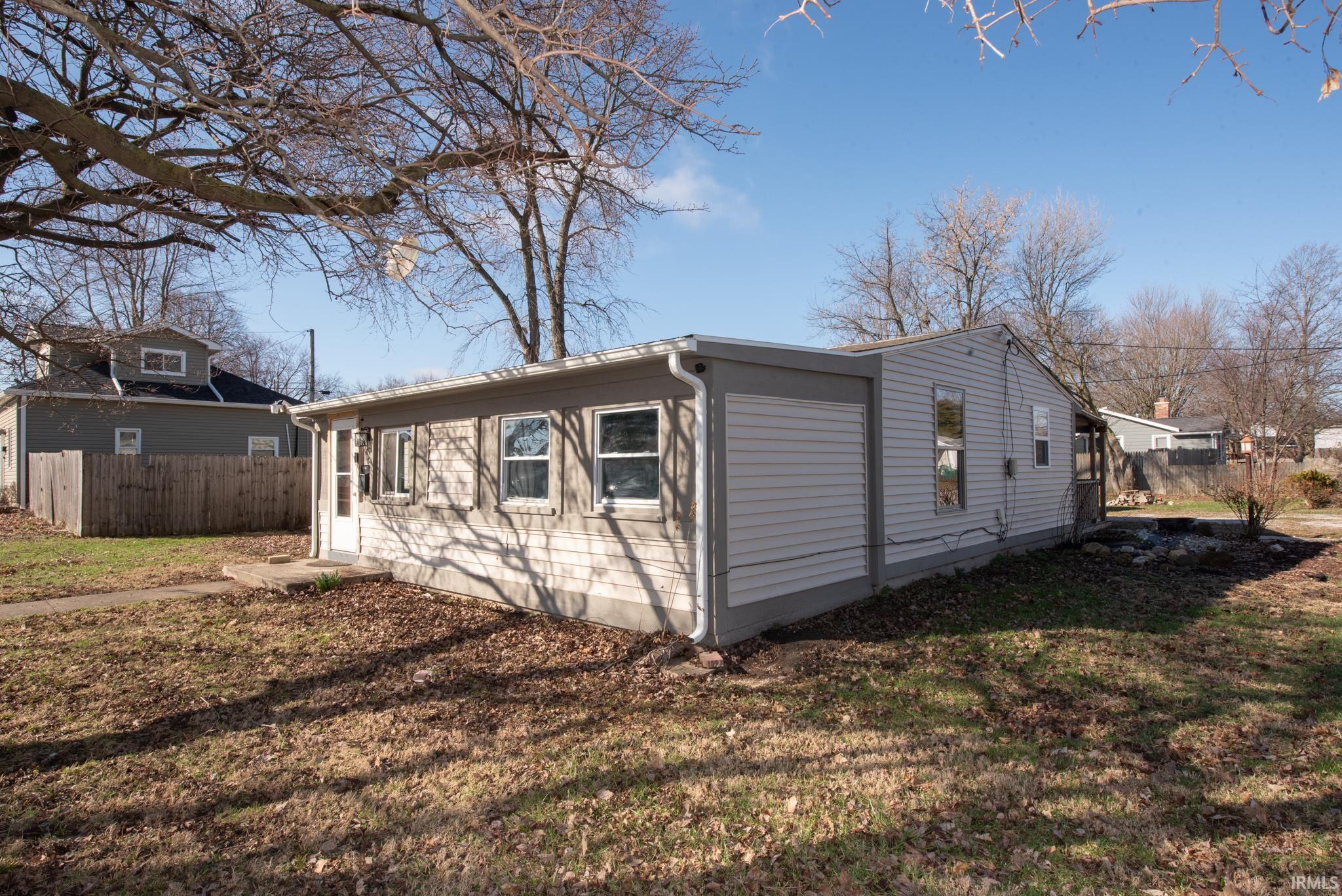 708 Evans Street Lebanon, IN 46052 - Photo 3 of 28