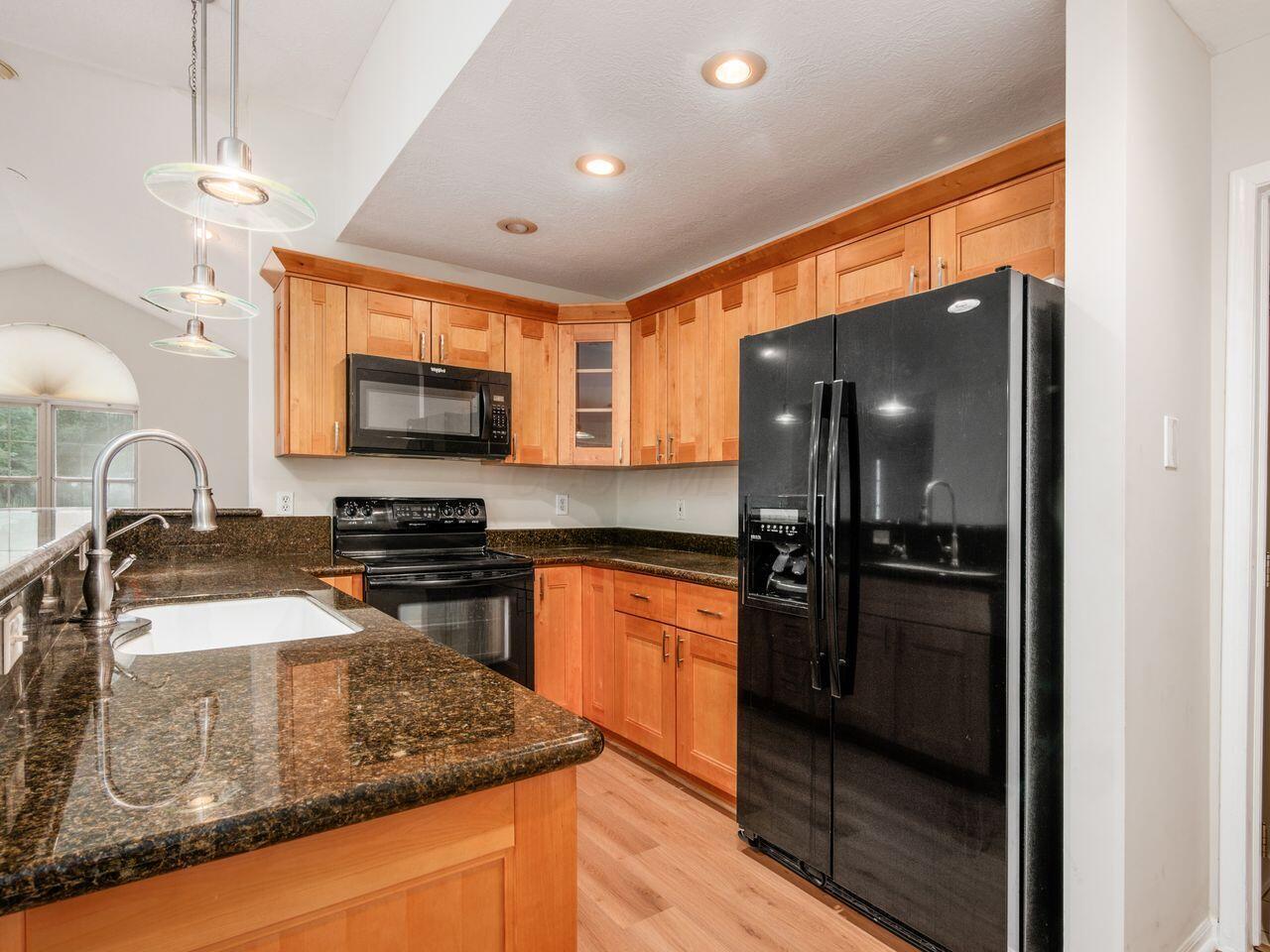 163 Collier Ridge Drive Columbus, OH 43235 - Photo 12 of 36 Kitchen