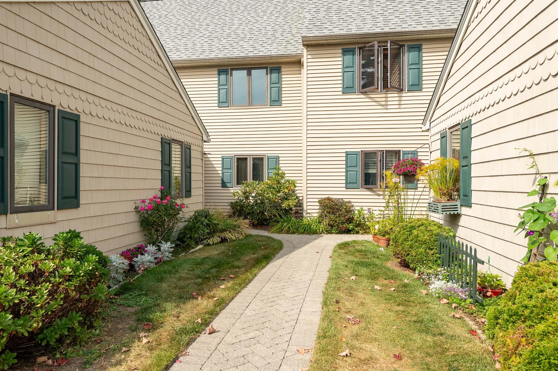 27 Hampton Towne Estates, Unit 27 Hampton, NH 03842 - Photo 13 of 34