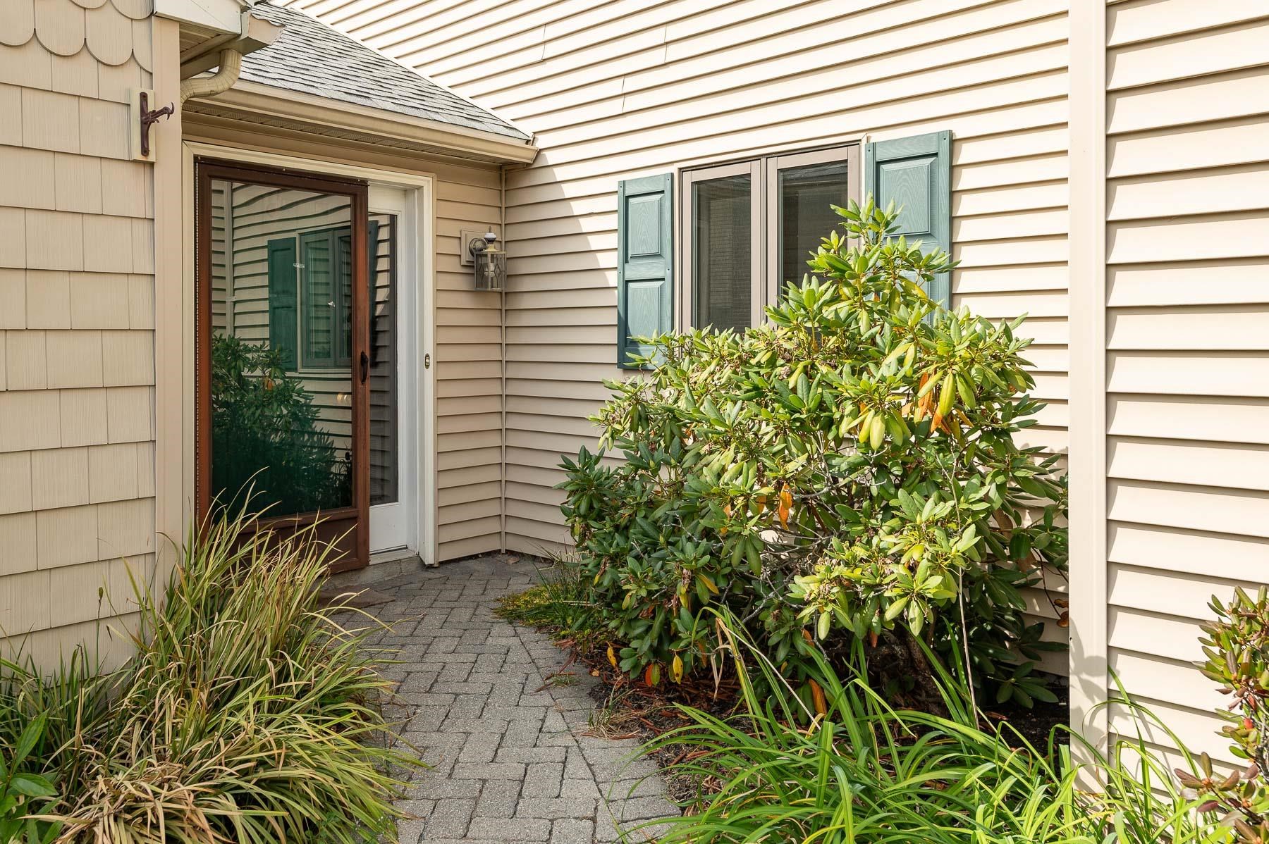 27 Hampton Towne Estates, Unit 27 Hampton, NH 03842 - Photo 24 of 34
