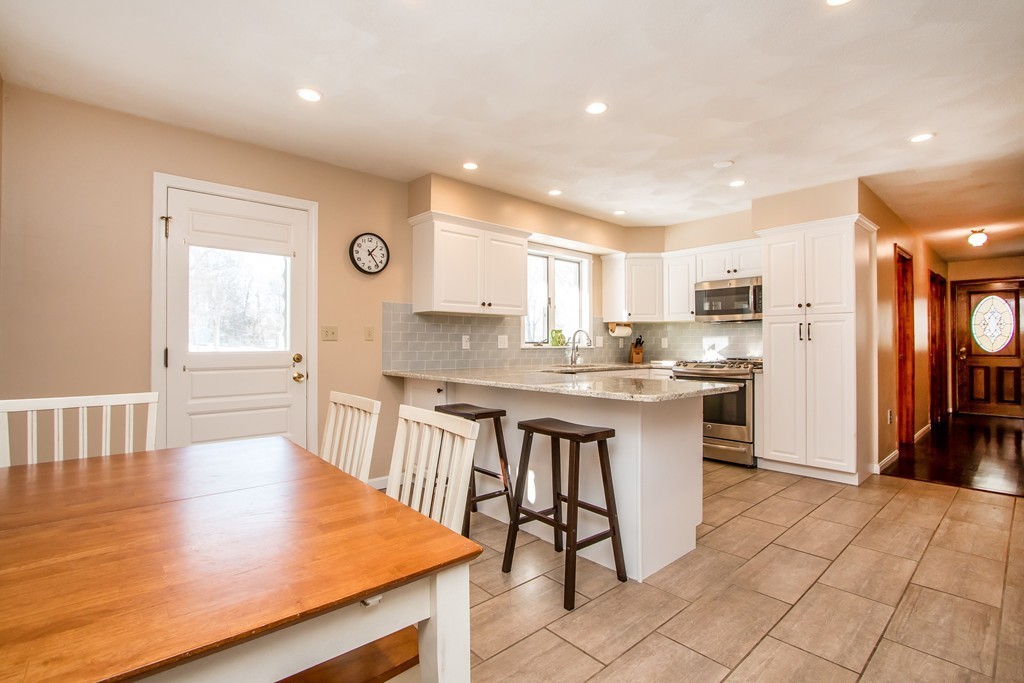 3 Oxbow Road Danvers, MA 01923 - Photo 4 of 15 Gallery Image 4