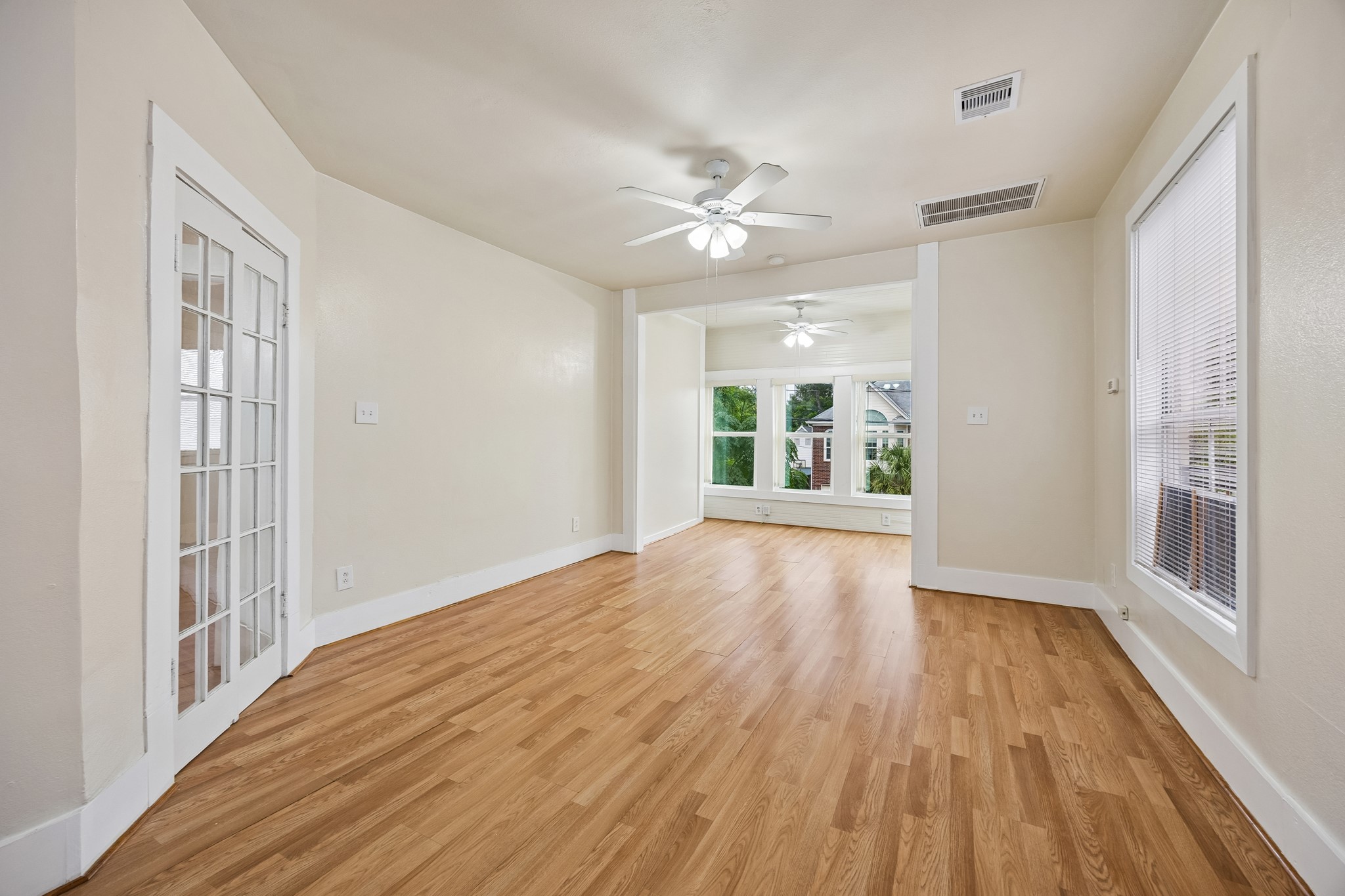 2010 Crocker Street Houston, TX 77006 - Photo 2 of 11