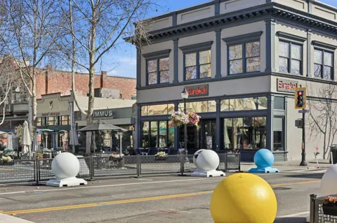 $1,988,000 | 119 Easy Street, Unit 7, Mountain View, CA 94043