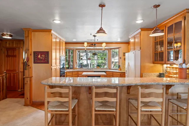 $889,999 | 783 Crown Drive, Lake Arrowhead, CA 92352