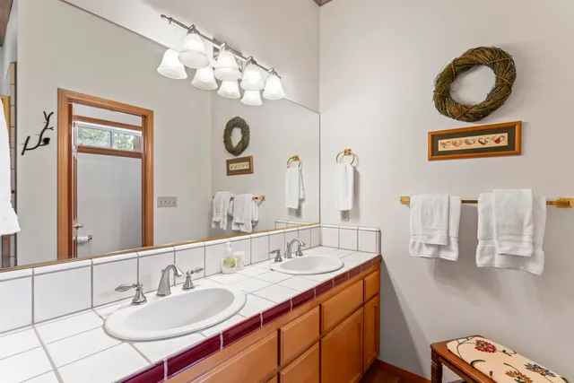 $889,999 | 783 Crown Drive, Lake Arrowhead, CA 92352