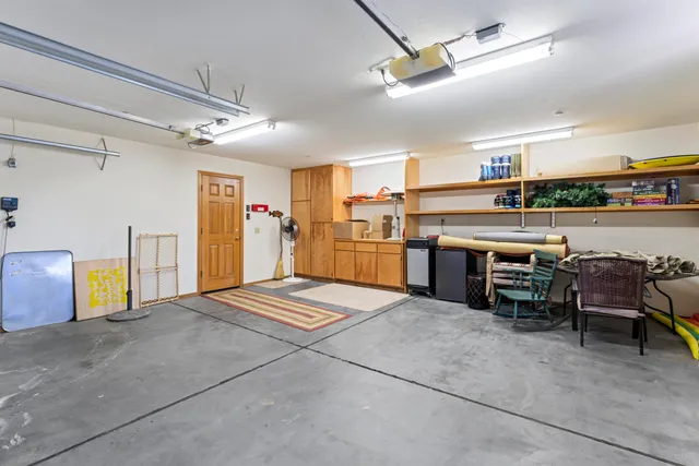 $889,999 | 783 Crown Drive, Lake Arrowhead, CA 92352