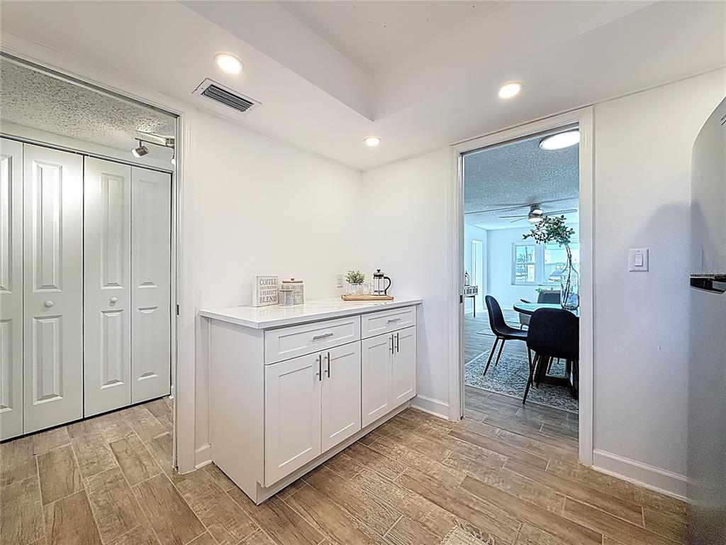 4550 Cove Circle, Unit 106 St. Petersburg, FL 33708 - Photo 7 of 31