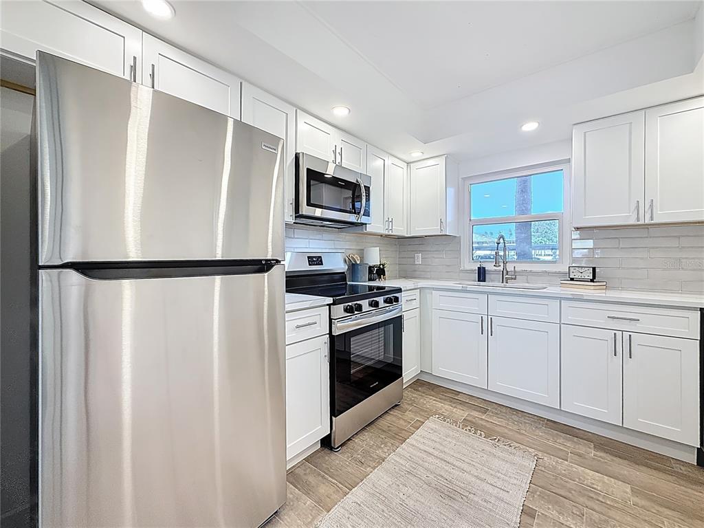 4550 Cove Circle, Unit 106 St. Petersburg, FL 33708 - Photo 10 of 31