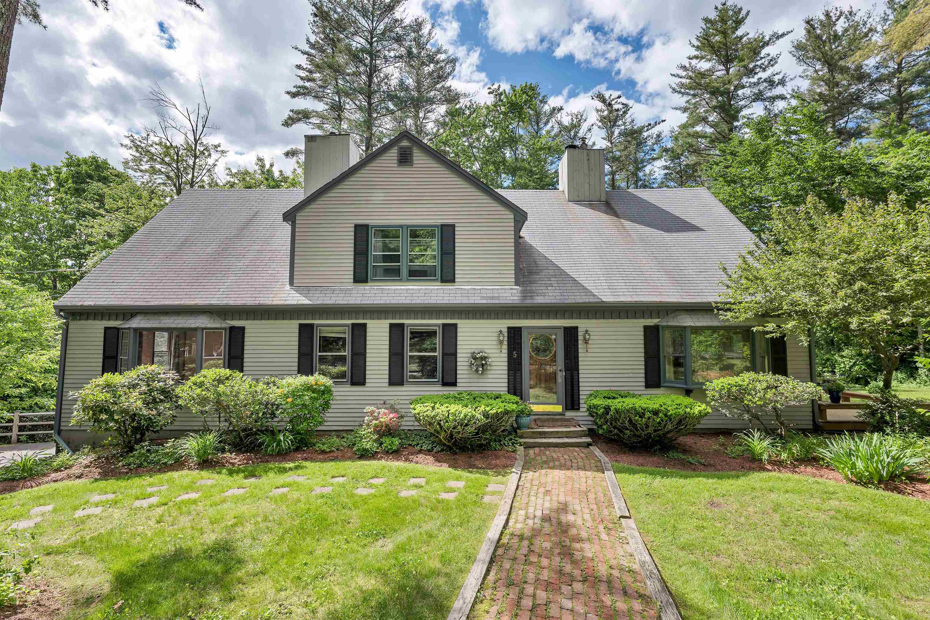 5 Madison Lane Amherst, NH 03031 - Photo 2 of 40 Gallery Image 2