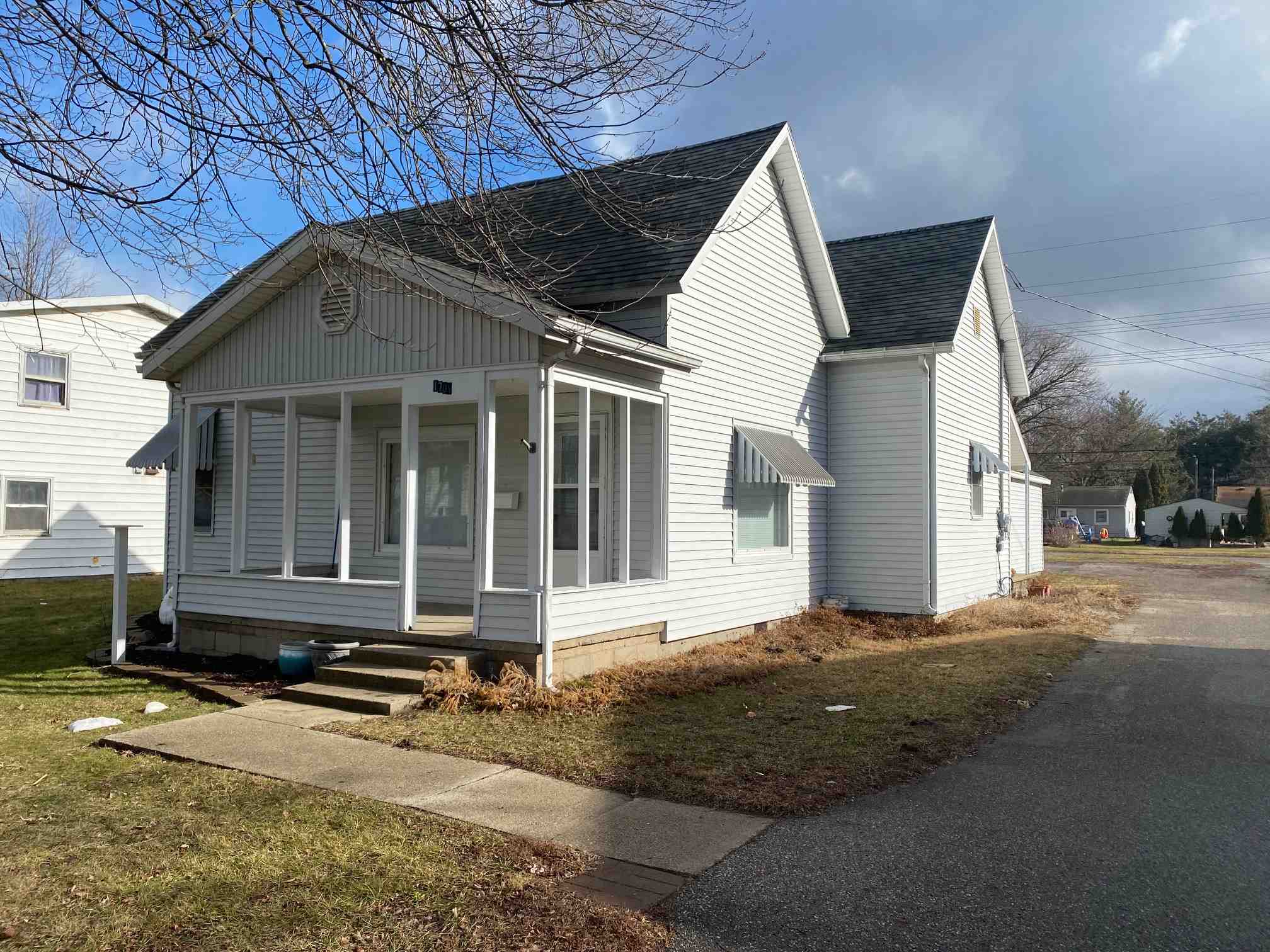 1701 Madison Street Rochester, IN 46975 - Photo 1 of 13