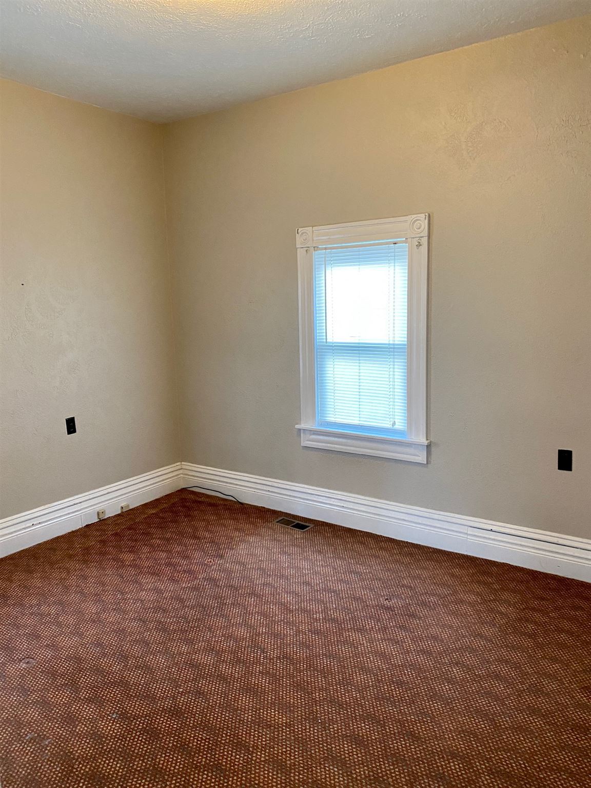 1701 Madison Street Rochester, IN 46975 - Photo 7 of 13