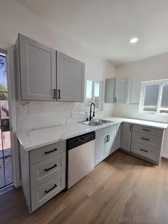 $2,850 | 3262 Steel Street, San Diego, CA 92113