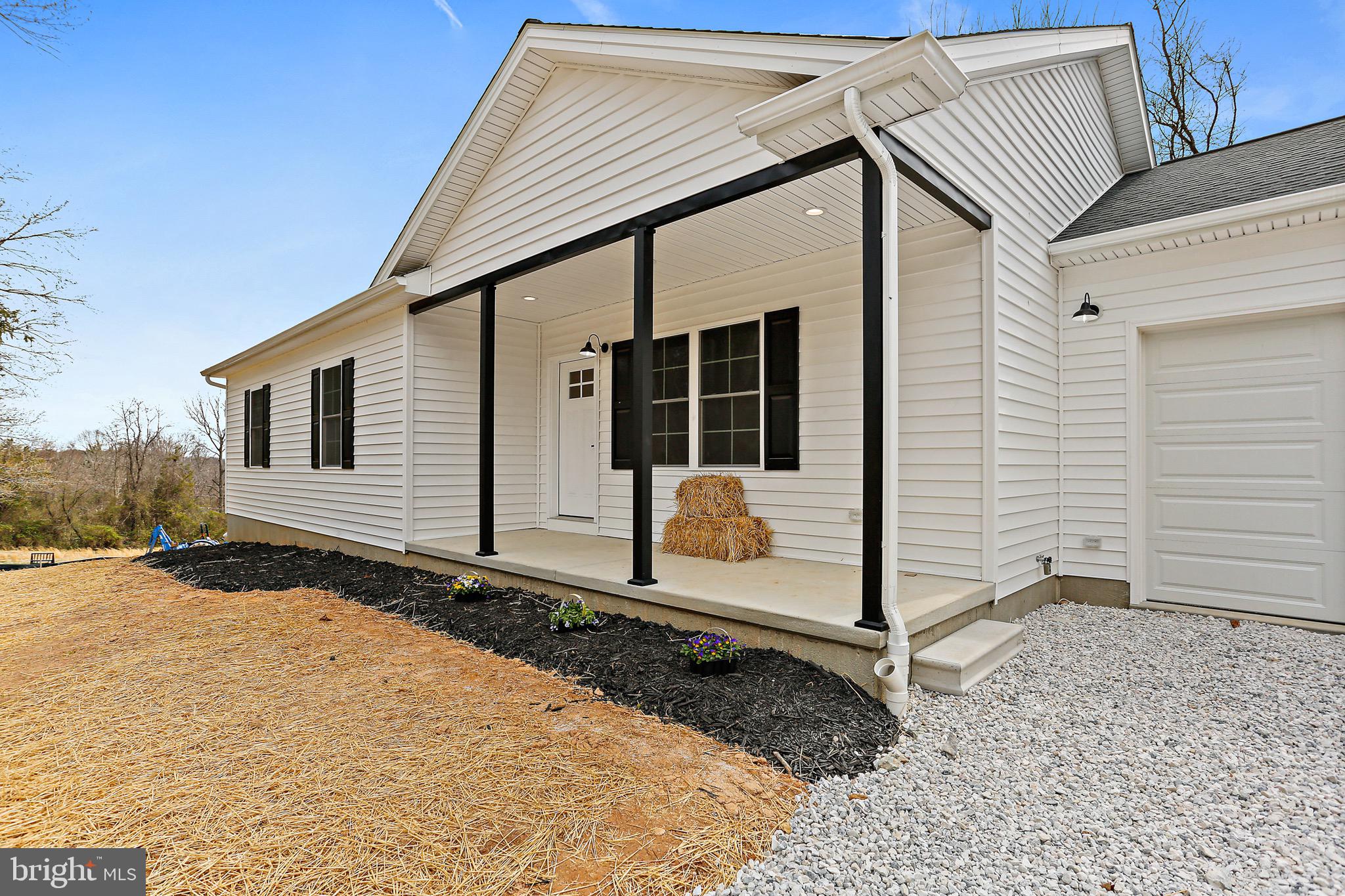 23 Juniper Road Delta, PA 17314 - Photo 4 of 33 a backyard of a house