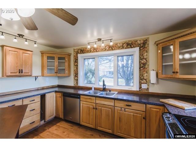 35969 Tennessee Road Southeast Albany, OR 97322 - Photo 5 of 32 Gallery Image 5