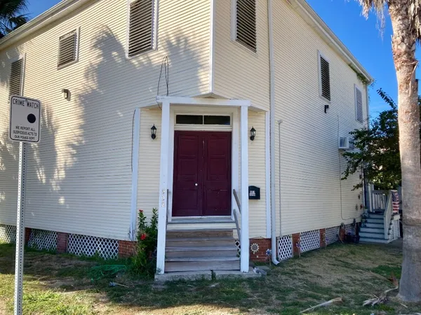 $950 | 902 Church Street, Unit DOWN, Galveston, TX 77550