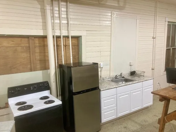 $950 | 902 Church Street, Unit DOWN, Galveston, TX 77550