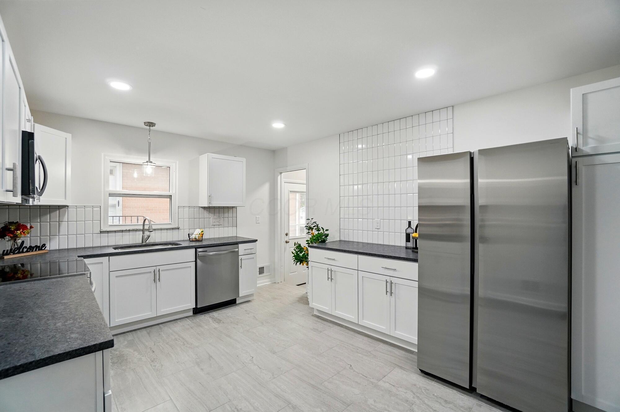 1105 Fordham Road Columbus, OH 43224 - Photo 13 of 52 Kitchen