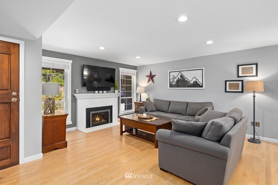 11023 Northeast 154th Street Bothell, WA 98011 - Photo 3 of 39 Gallery Image 3