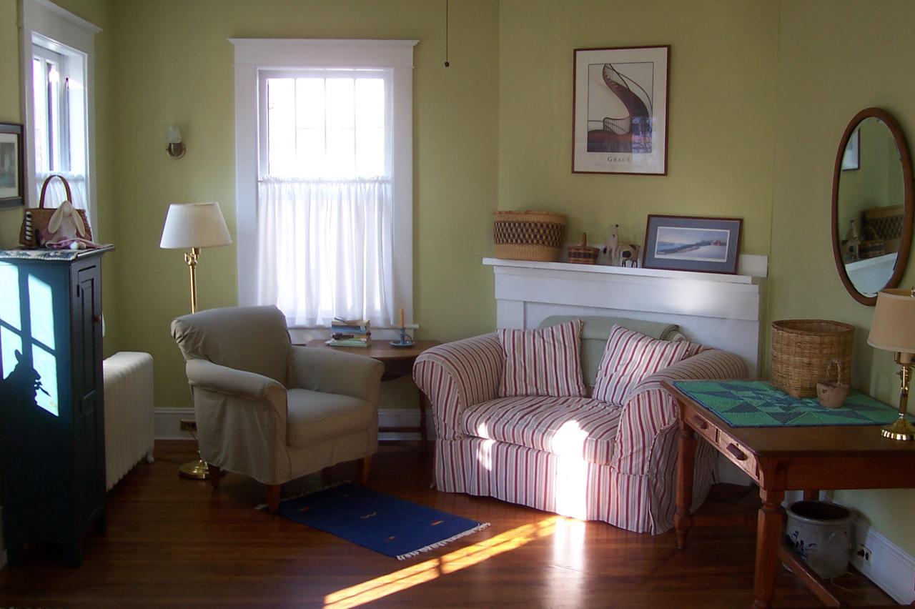 16 Harding Street Pittsfield, MA 01201 - Photo 4 of 8 Living Room