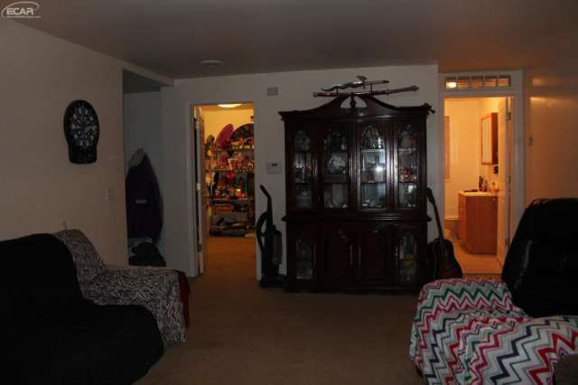9137 Wilson Road Montrose, MI 48457 - Photo 3 of 16 21111224-2.JPG